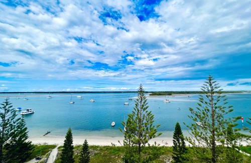 Biggera Waters Apartment | Ocean View 2BR Apartment and SPA