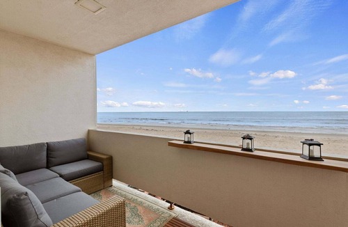 Carpinteria Condo | Ocean View Beach Condo | California King, Balcony & Steps to the Sand