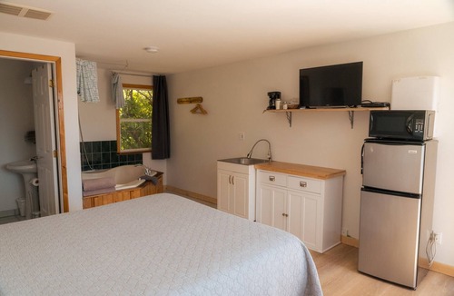 Ucluelet Hotel | Ocean View Jacuzzi Suite | #12