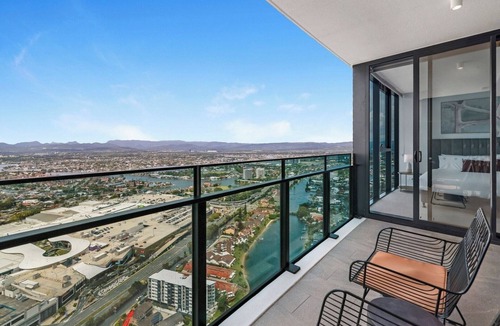Broadbeach Waters Apartment | OceanandRiver View 2 BDR Apartment next to GC Casino