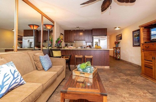 Honokowai Condo | OceanFront 1BD Condo w Ocean Views Pool AC - Kaleialoha 409