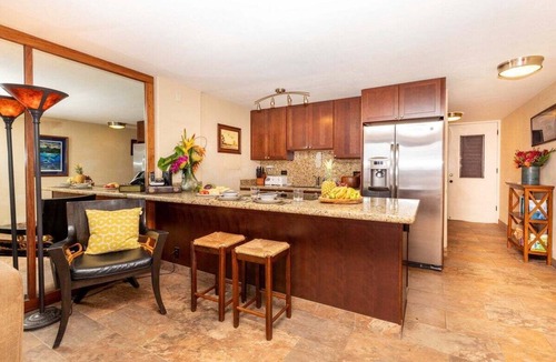Honokowai Condo | OceanFront 1BD Condo w Ocean Views Pool AC - Kaleialoha 409