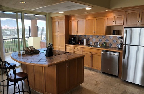 Cabo San Lucas Resort | Oceanfront 3-bedroom penthouse in Cabo San Lucas! Amazing views and amenities!