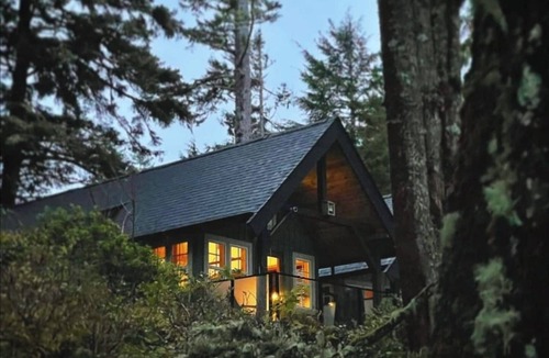 Ucluelet Cabin | Oceanfront Cabin with Breathtaking Views! ⎮ Sitka