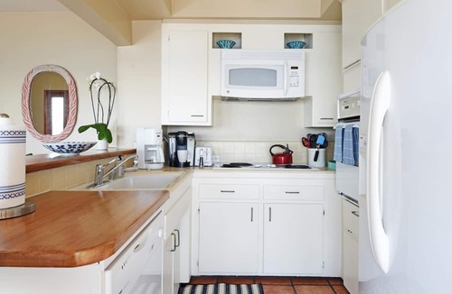 Eastern Malibu Apartment | Oceanfront, Close to Santa Monica, Peace and Beauty.