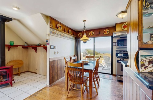 Fort Bragg House | Oceanfront Home - Stunning Views & Private Hot Tub