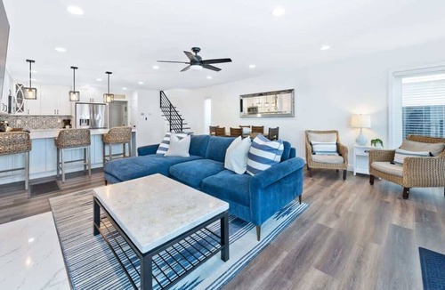 West Newport House | Oceanfront House in Newport Beach with Panoramic Views and Boardwalk Access