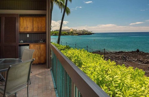 Keauhou Condo | Ocean’s Edge Bliss w/Chic Kitchen, Lanai, Laundry, AC, TV, WiFi–Kanaloa at Kona 3102