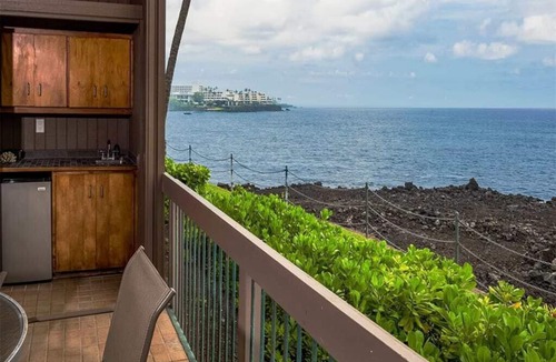 Keauhou Condo | Ocean’s Edge Bliss w/Chic Kitchen, Lanai, Laundry, AC, TV, WiFi–Kanaloa at Kona 3102