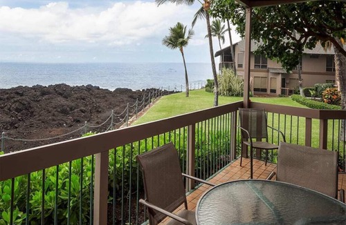 Keauhou Condo | Ocean’s Edge Bliss w/Chic Kitchen, Lanai, Laundry, AC, TV, WiFi–Kanaloa at Kona 3102