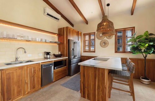 Las Catalinas Apartment | Oceanview Balcony Short Walk to the Beach & Restaurants