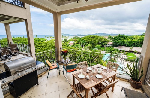 Tamarindo Apartment | ♆Oceanview in the 🎔 of town♆ Huge Pool Beach acss
