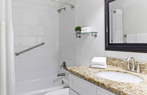Lake Havasu City Resort | OFFICIAL LISTING | Wyndham - Havasu Dunes Resort Studio Suite w/Pool & FREE WIFI