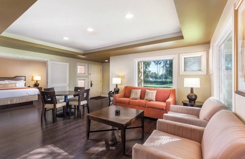 Paradise Valley Village Resort | OFFICIAL LISTING | Wyndham - Orange Tree Golf Resort 1BR w/Golf, Pool, & More!