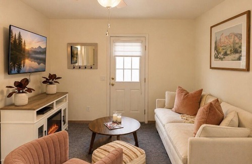 Mira Monte House | Ojai Pixie House – Cozy Garden Guesthouse