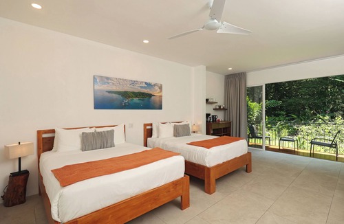 Playa Tortuga Hotel | Ojochal Gardens Villas