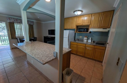 San Luis Obispo Hotel | Olive Tree Inn & Suites, a Howard Johnson by Wyndham