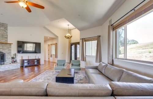 Pilot Hill House | On-Site Vineyard: Gem on 10 Acres in Pilot Hill!