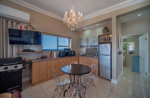 Jeffreys Bay House | On the Beach Guesthouse