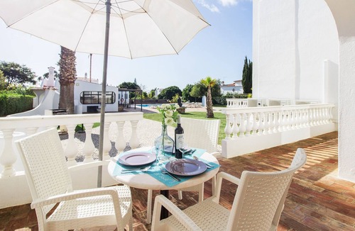 Mato Serrao Apartment | One bedroom apartment on a small-scale resort in Cavoeiro. Swimming pool, air conditioning
