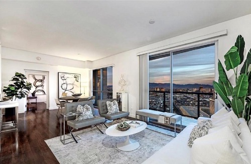 Gateway District Apartment | One Bedroom High Rise Residence with City Views