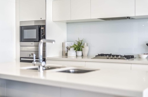 Broadbeach Apartment | Open plan apartment High floor ocean views