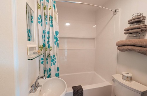 Ucluelet Hotel | Open Studio Kitchenette | #3