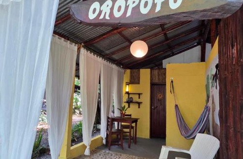 Chiguata House | Oropopo - Rustic Jungle Studio, steps to Chiquita Beach