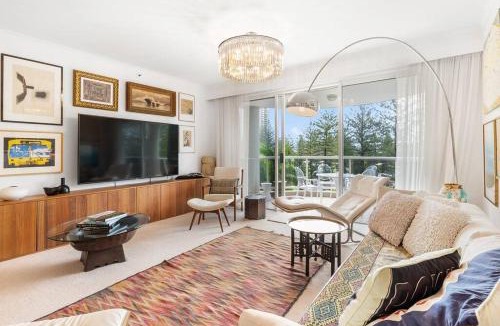Main Beach Apartment | Oscar on Main resort Walk to beach and Tedder Ave