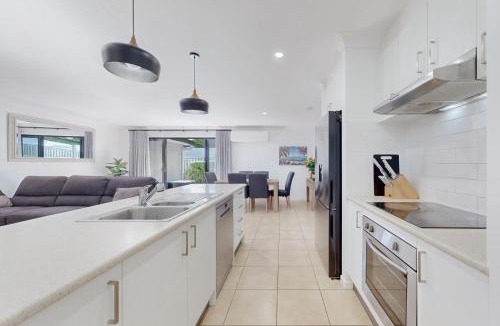 Pacific Pines House | Pacific Pines 3BR Peaceful Home Stay