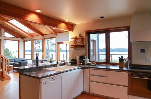 Tonquin Beach House | Pacific Retreat-Ocean Views, Tonquin, Hot Tub, BBQ