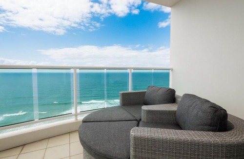 Main Beach Apartment | Pacific Views Resort