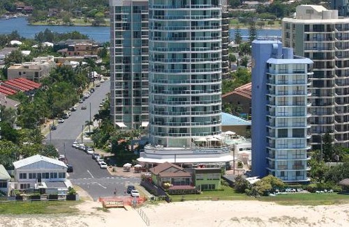 Main Beach Apartment | Pacific Views Resort