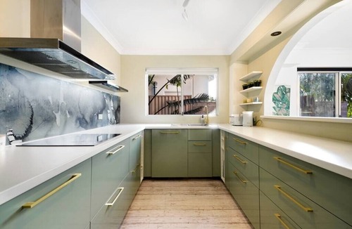 Surfers Paradise Apartment | Palm Springs Surfers Paradise 3bed,pool waterfront