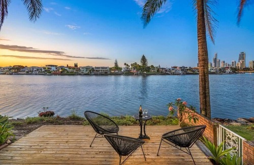 Surfers Paradise Apartment | Palm Springs Surfers Paradise 3bed,pool waterfront