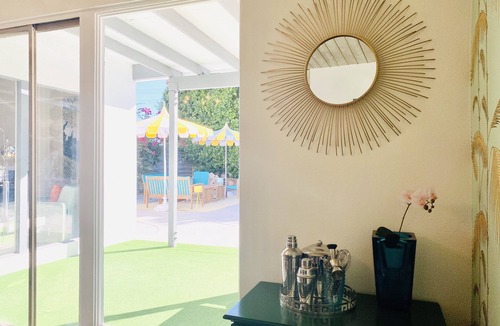 Sunmor House | Paloma House - Mid century style with Frida Kahlo Soul