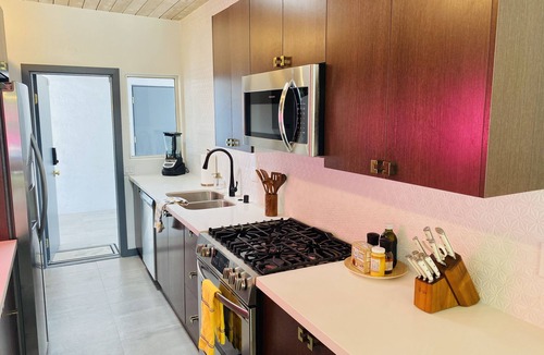 Sunmor House | Paloma House - Mid century style with Frida Kahlo Soul