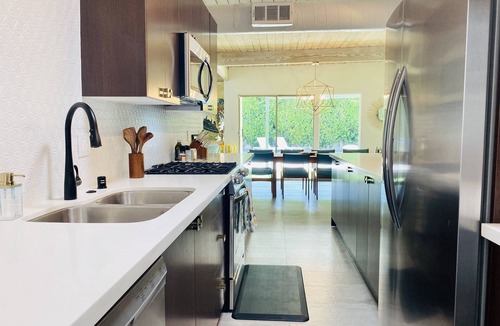 Sunmor House | Paloma House - Mid century style with Frida Kahlo Soul