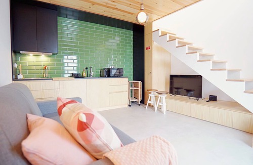 Santa Maria da Feira House | Panoramic Douro River Views. Modern Riverside Retreat . River Beach Nearby