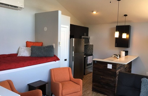 Mosier House | Panoramic Gorge View Pet Friendly Home with Hot Tub and optional Guest House