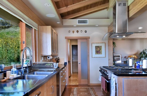 Topanga House | Panoramic mountain vista retreat surrounded by nature and Malibu beaches nearby.