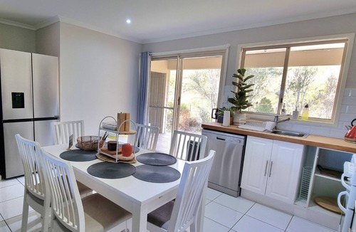 Wilsons Pocket House | Panoramic Views, Peaceful, Fire pit, Wood BBQ, Feed the cute animals.