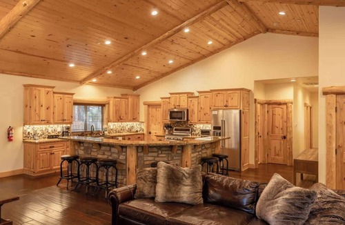 Summit Estates House | Paradise Pines. Walk to Summit, relax with family