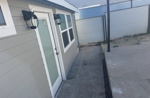 Ridgeview - Webster Cottage | Parkside 2BDRM Guesthouse, Patio/Parking for 4, Near Petco