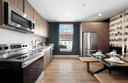 Gaslamp Quarter Bed & Breakfast | Party in Gaslamp! Chic 2br, Sleeps 6, Best Area!