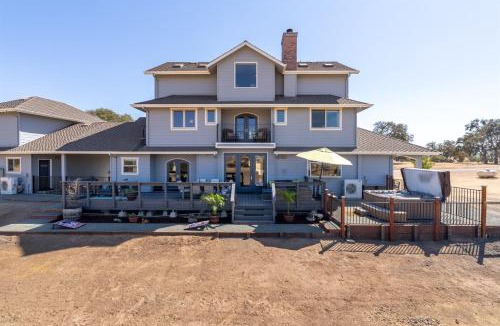 Paso Robles House | Paso Robles Estate w Hot Tub, Game Room & Views
