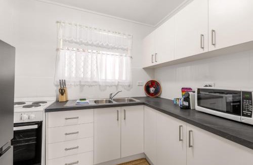 Kedron Apartment | Peaceful 1-Bed Apartment in Kedron with Parking