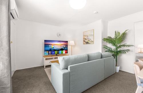 Kedron Apartment | Peaceful 1-Bed Apartment in Kedron with Parking