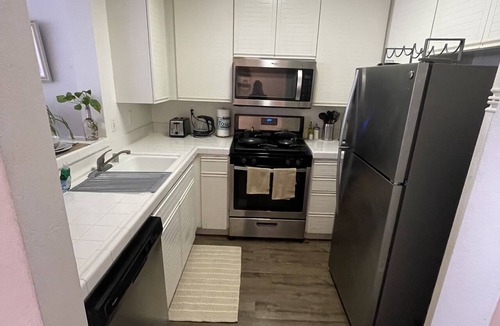 Marina del Rey Apartment | Peaceful 1-Bedroom Oasis by the Ocean · Free Parking · Pool · Gym · Hot Tub