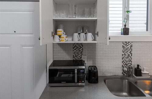 Guildford House | Peaceful 2BR Suite | Vancouver | Free Parking & Wi-Fi | Near Downtown Vancouver